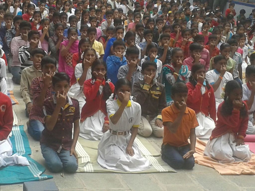 La Escuela incorpora clases de Yoga